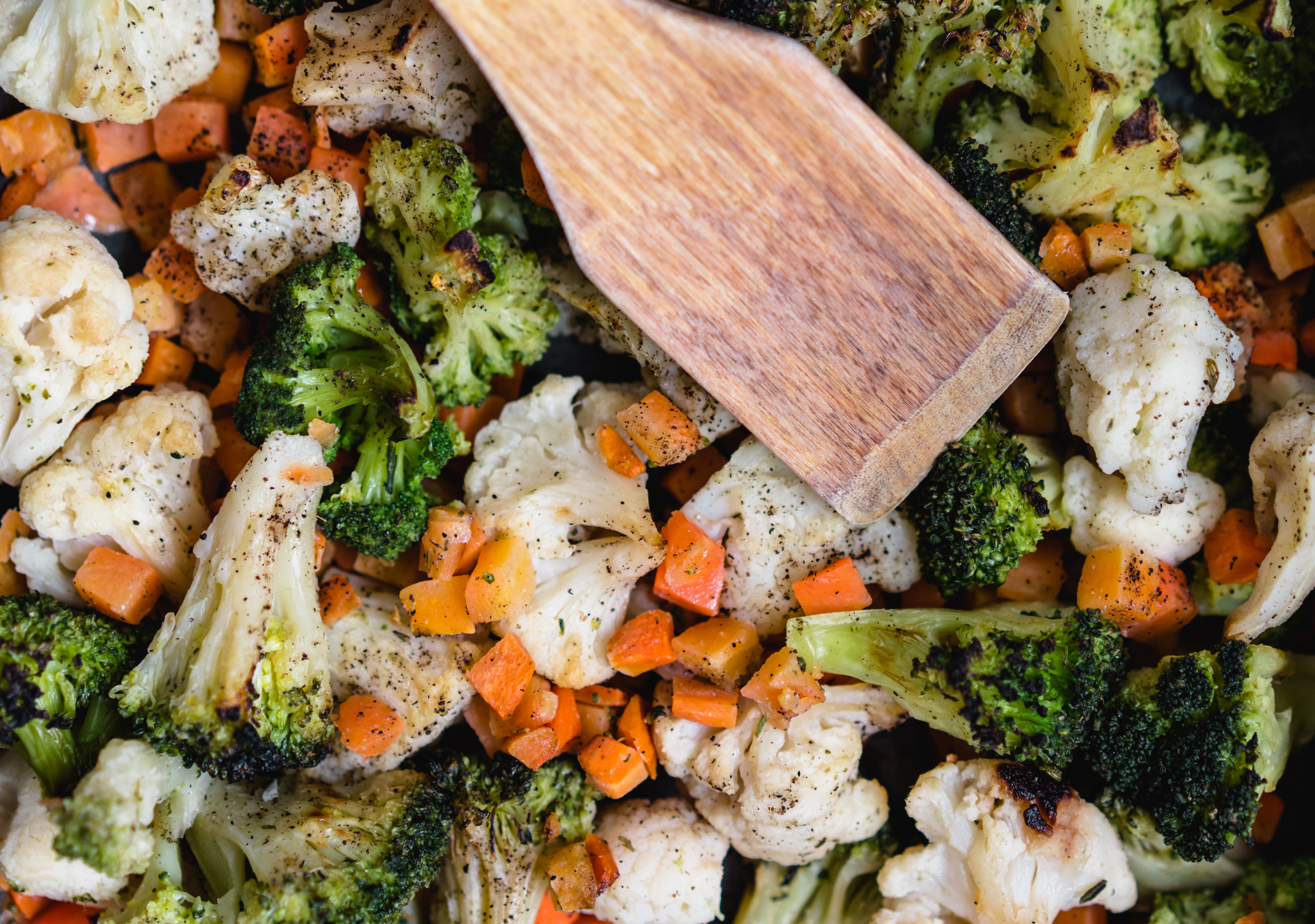 ROASTED CAULIFLOWER-BROCCOLI-CARROTS